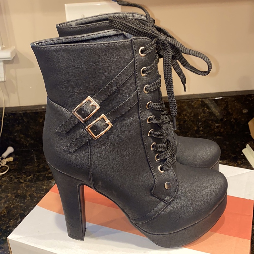 Black heeled boots